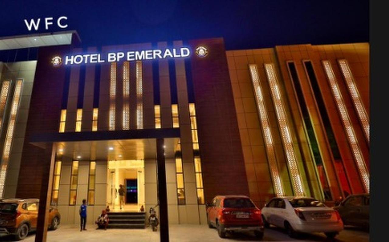 Hotel B P Emerald มถุรา ภายนอก รูปภาพ