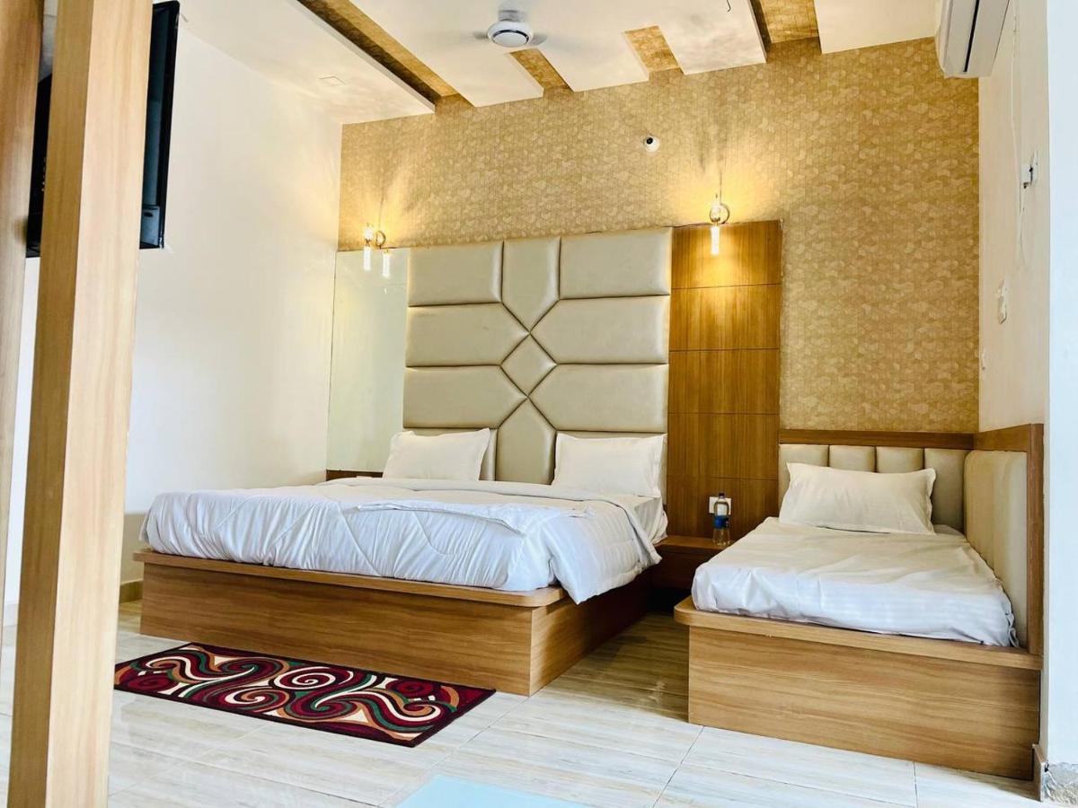 Hotel B P Emerald มถุรา ภายนอก รูปภาพ