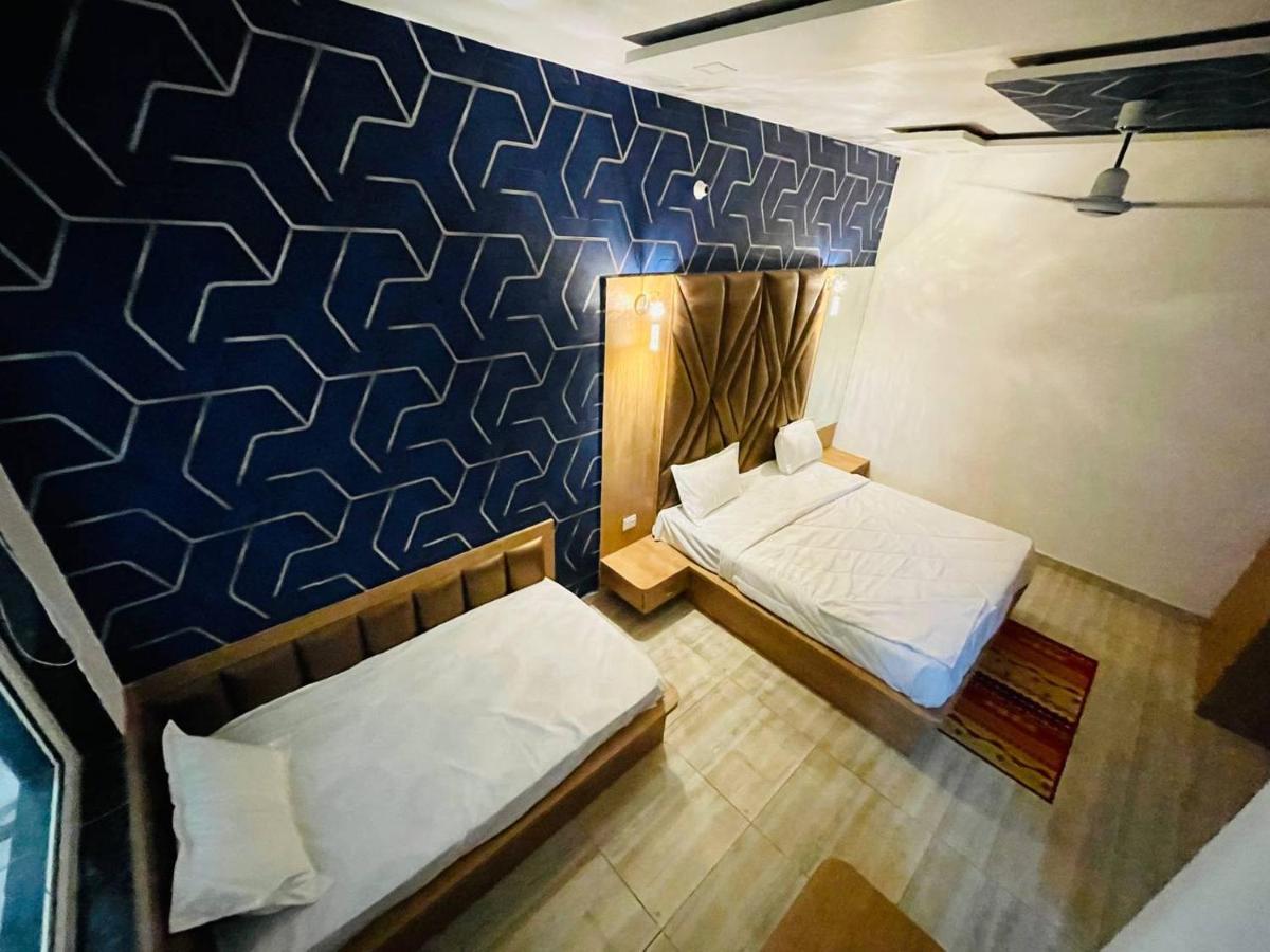 Hotel B P Emerald มถุรา ภายนอก รูปภาพ