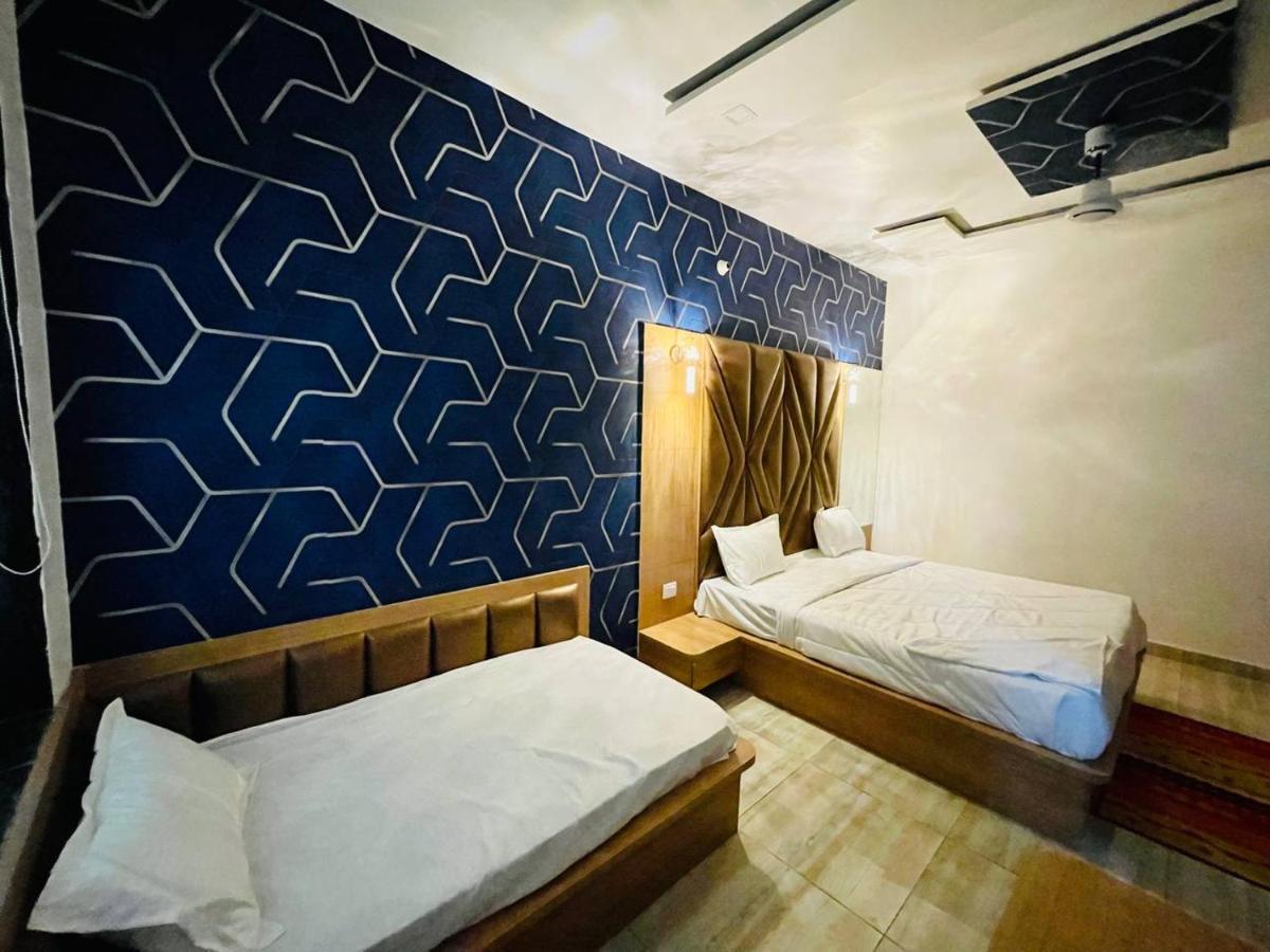 Hotel B P Emerald มถุรา ภายนอก รูปภาพ