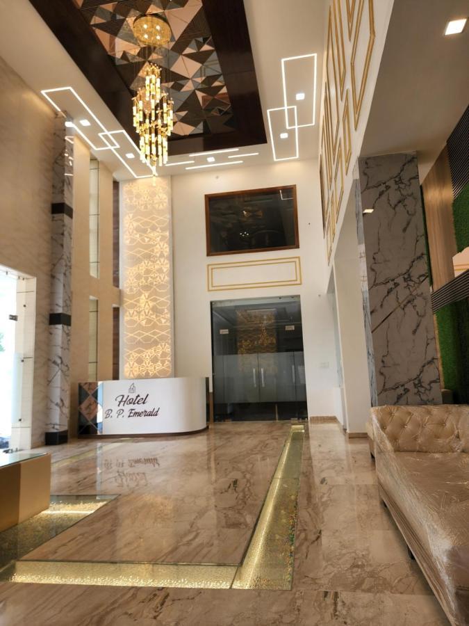 Hotel B P Emerald มถุรา ภายนอก รูปภาพ