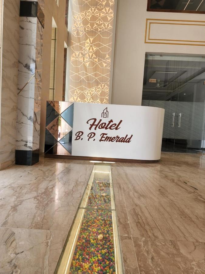 Hotel B P Emerald มถุรา ภายนอก รูปภาพ
