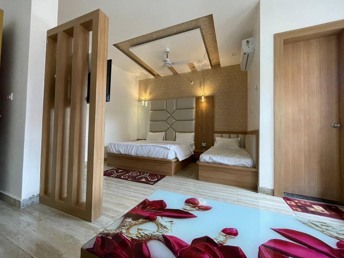 Hotel B P Emerald มถุรา ภายนอก รูปภาพ