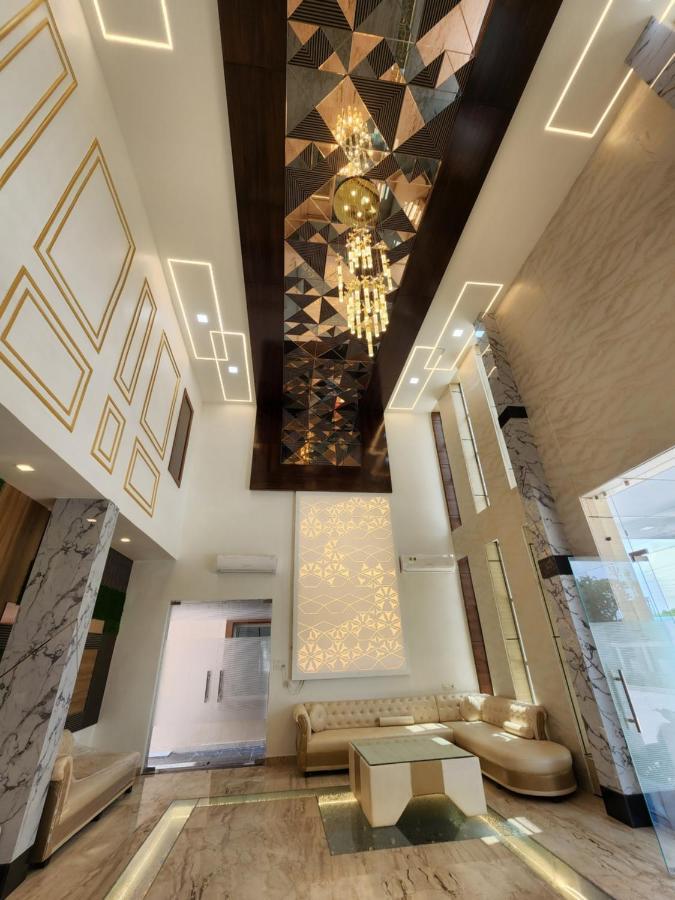 Hotel B P Emerald มถุรา ภายนอก รูปภาพ